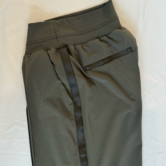 Athleta Nolita wide leg pant in mountain olive (dark khaki green) - Picture 4 of 7